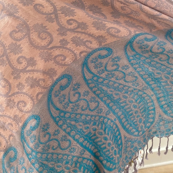 100% Pashmina Paisley Patterned Shawl in Pink and Blue Scarf - Picture 2 of 5